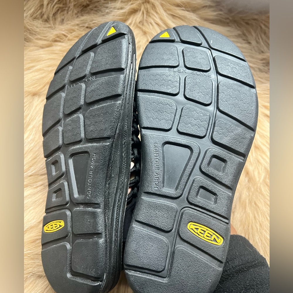 Keen UNEEK Women’s Black Woven Sandals Sz 6 - Picture 7 of 8